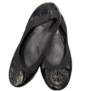 Tory Burch Caroline black flats in size 7 fantastic pre-owned condition.